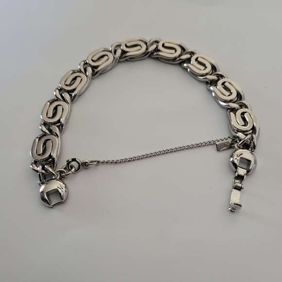 Vintage Monet Silver tone link bracelet - Picture 4 of 6